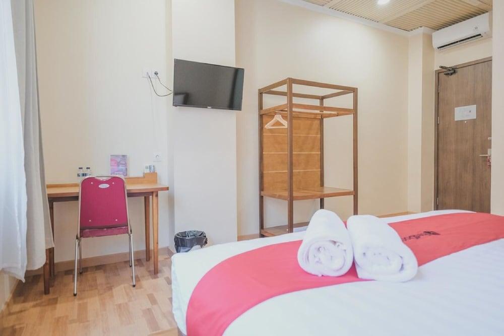 Reddoorz Plus Near Soekarno Hatta Airport 2 Тангеранг Экстерьер фото