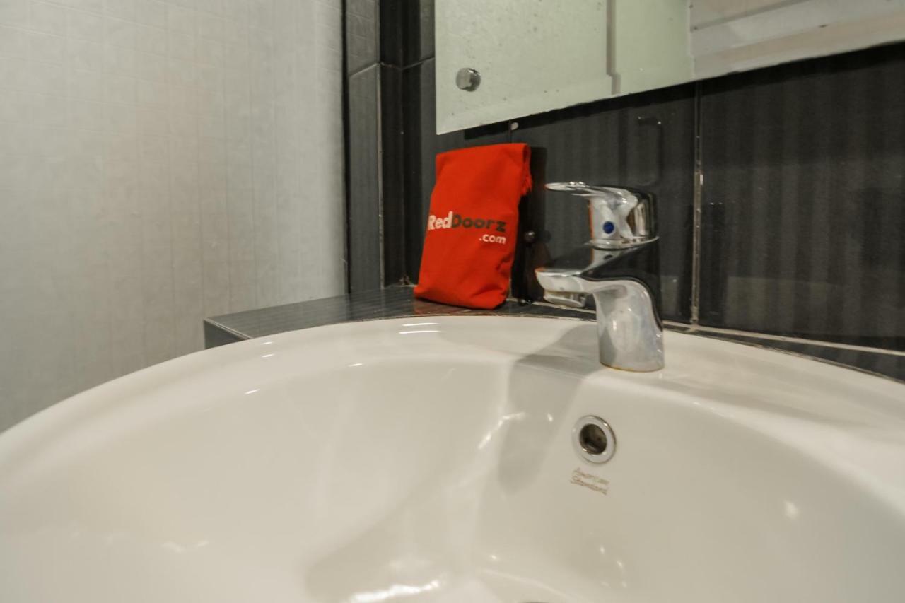 Reddoorz Plus Near Soekarno Hatta Airport 2 Тангеранг Экстерьер фото